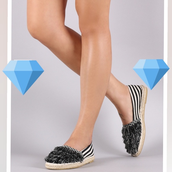Qupid Shoes - Tiered Fringe Stripe Skimmer Flat 🚨PRICE FIRM🚨